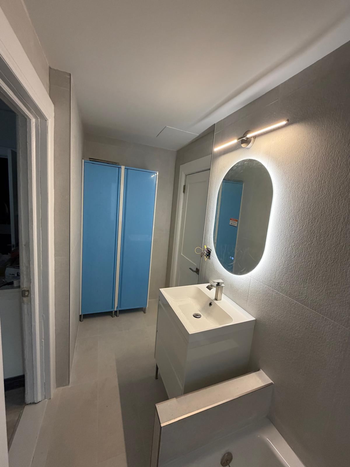 Baie modernă — alt unghi